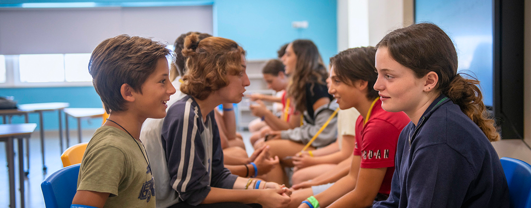 Hareket Halindeki Gençler İçin İngilizce Okulu