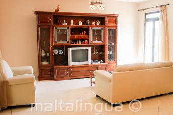 Maltali bir host ailenin oturma odasi