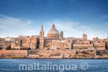 Teh Sliema Feribotu'ndan Valletta'nın görünümü