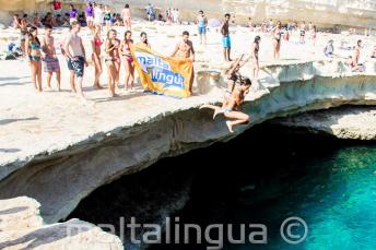 Maltalingua Dil Okulu St Peter'in Pool'a atlama