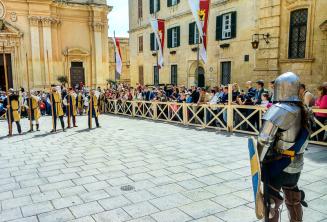 Ortaçağ Mdina'da tarihi savaş yeniden yürürlüğe girdi