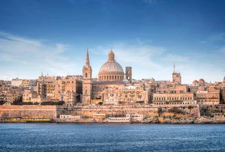 Teh Sliema Feribotu'ndan Valletta'nın görünümü