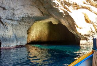 Blue Grotto'daki bir mağaranın içi