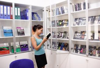 Ücretsiz okul kitabı ve DVD ödünç kütüphane