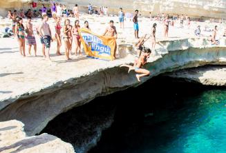 Maltalingua Dil Okulu St Peter'in Pool'a atlama