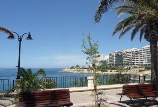 Sliema'daki Exiles Körfezi gezi yolu, okula 5 dakikalık yürüme mesafesindedir.